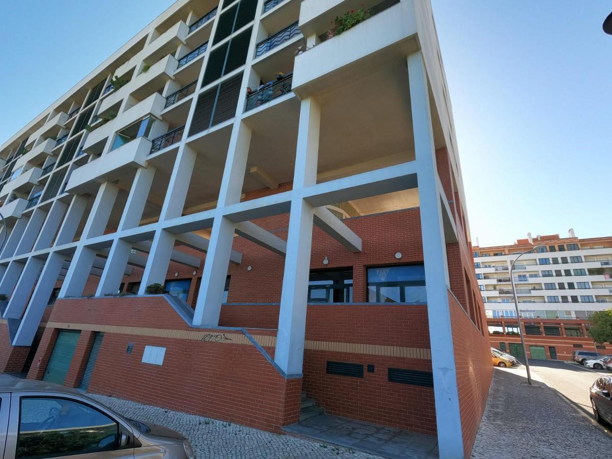 Lisbon 2 Bedroom Apartment With Balcony In アルジェース エクステリア 写真
