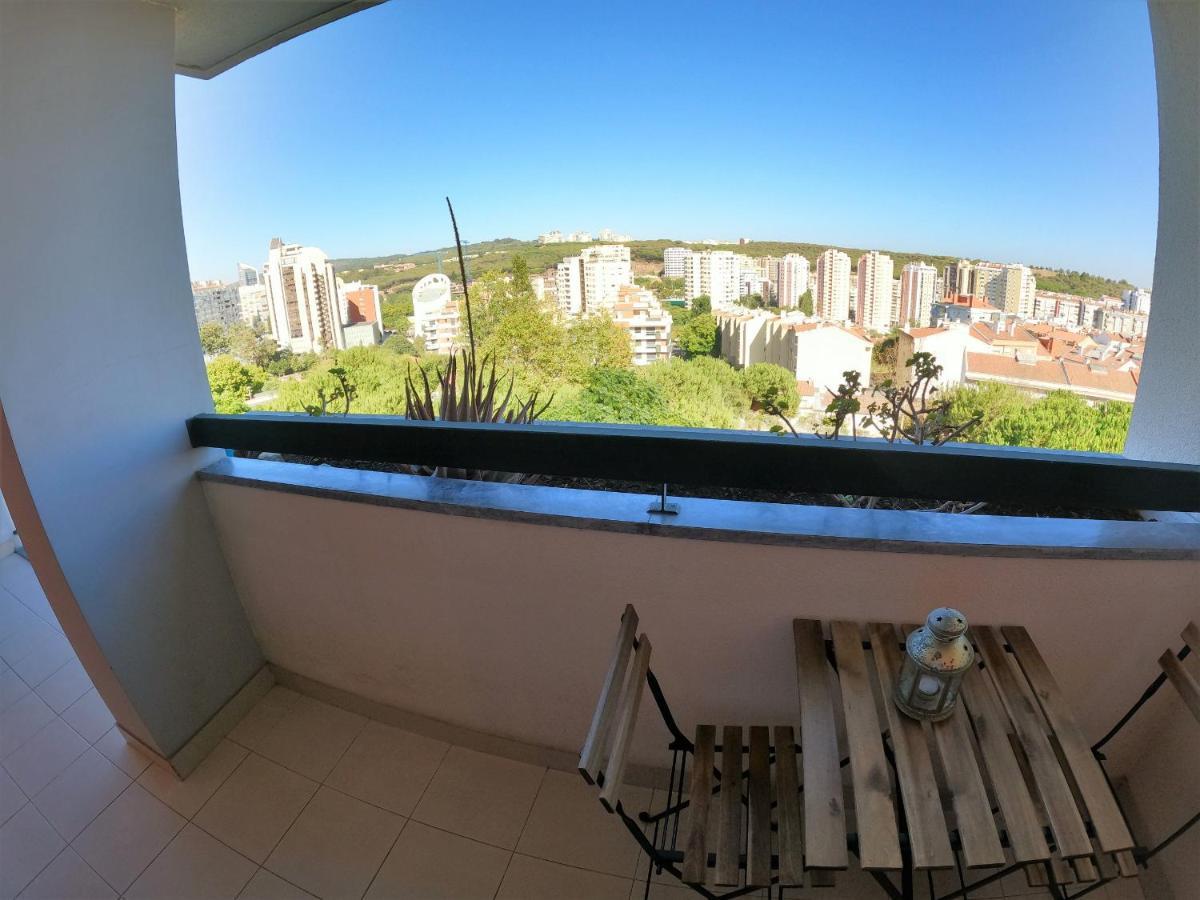 Lisbon 2 Bedroom Apartment With Balcony In アルジェース エクステリア 写真