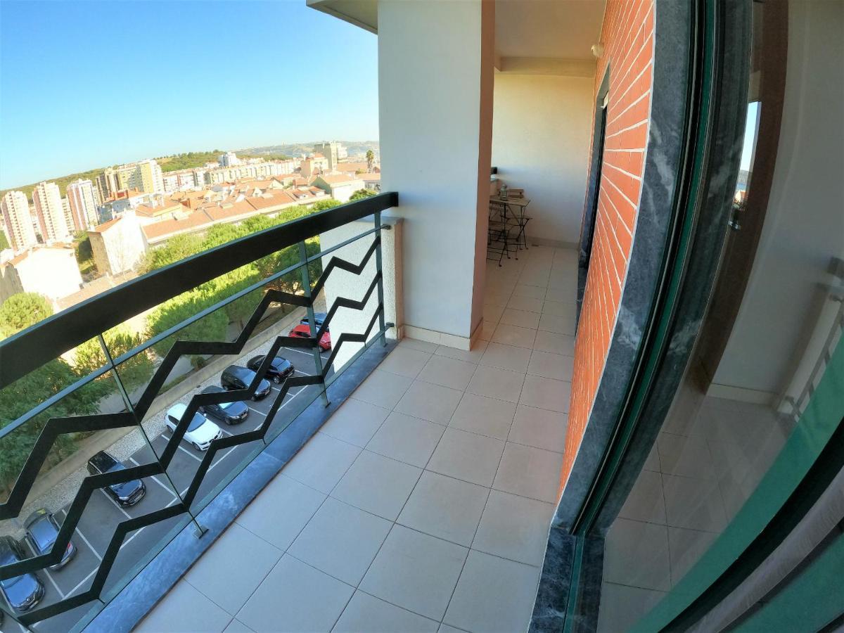 Lisbon 2 Bedroom Apartment With Balcony In アルジェース エクステリア 写真